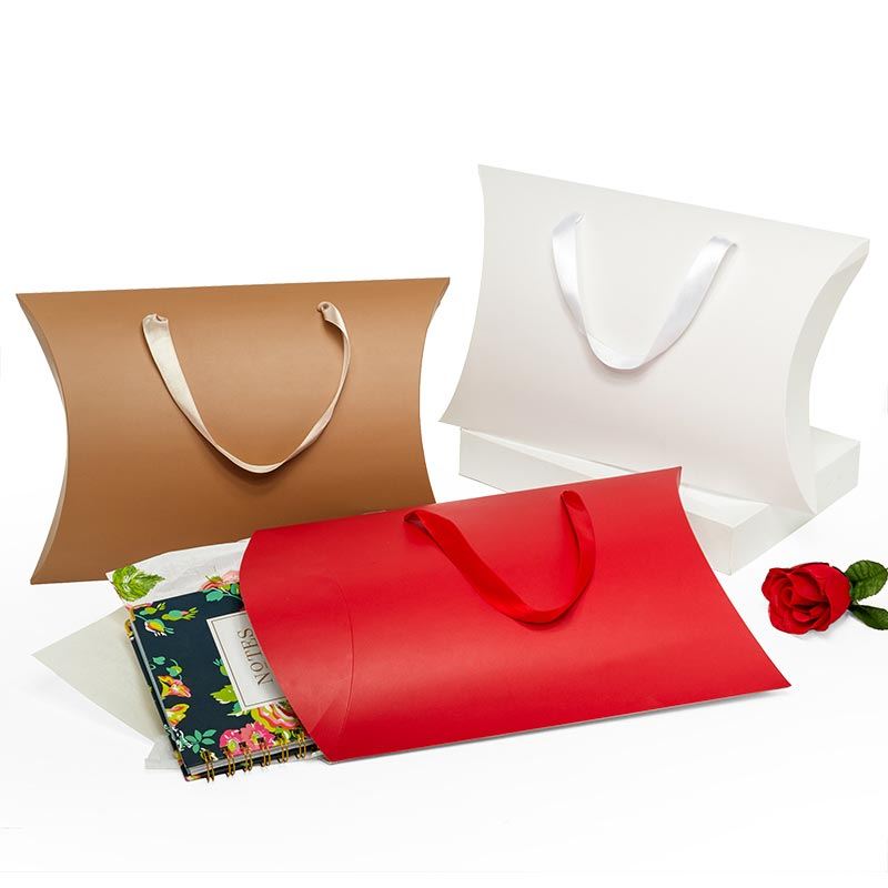 Silk Ribbon Packaging Kraft Paper Pillow Shape Bag  Candy Box Gift Boxes 